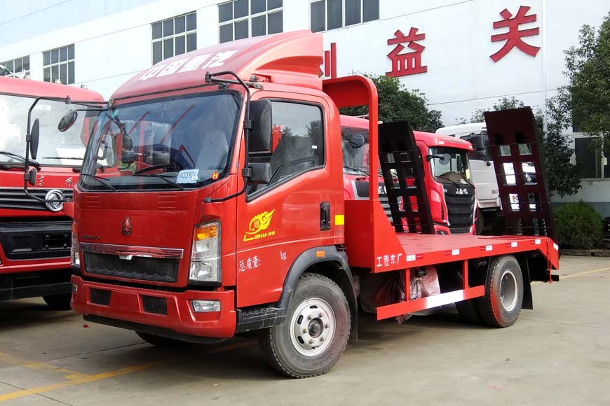 重汽豪沃藍(lán)牌平板運(yùn)輸車(chē)