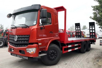 東風(fēng)專底后八輪平板運(yùn)輸車