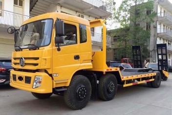 楚風(fēng)前四后四凹板平板運(yùn)輸車