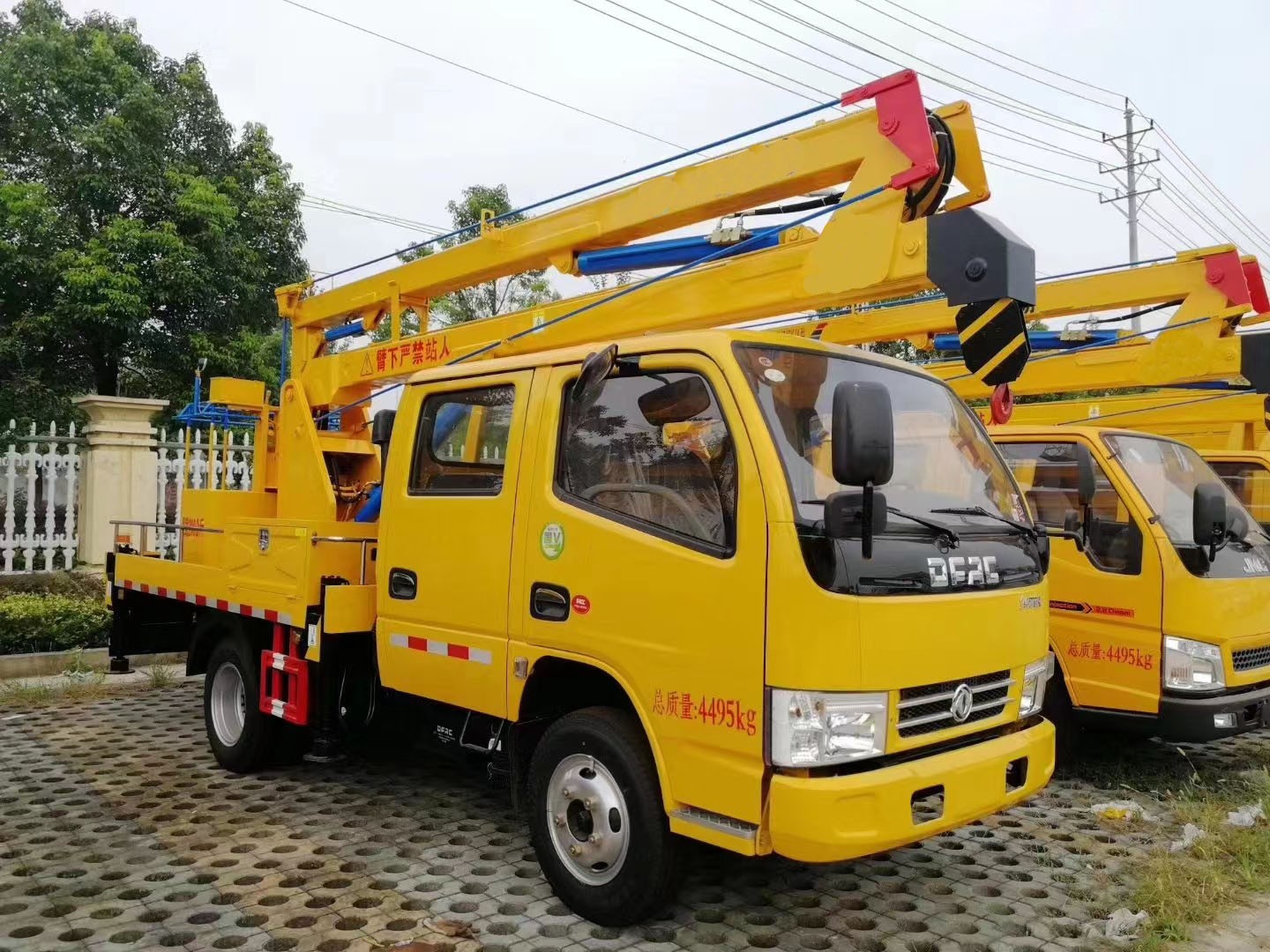 東風(fēng)多利卡雙排16米高空作業(yè)車(chē)