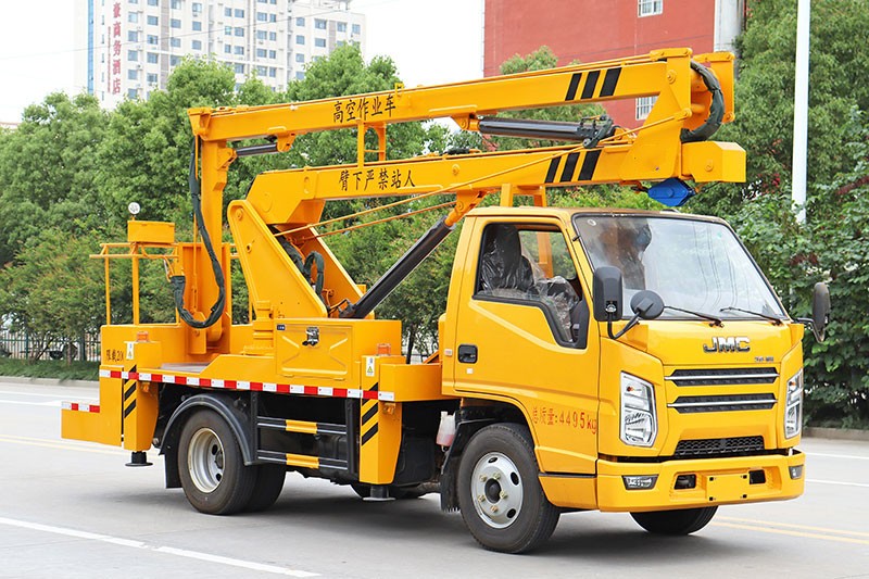江鈴藍牌單排13.5米高空作業(yè)車