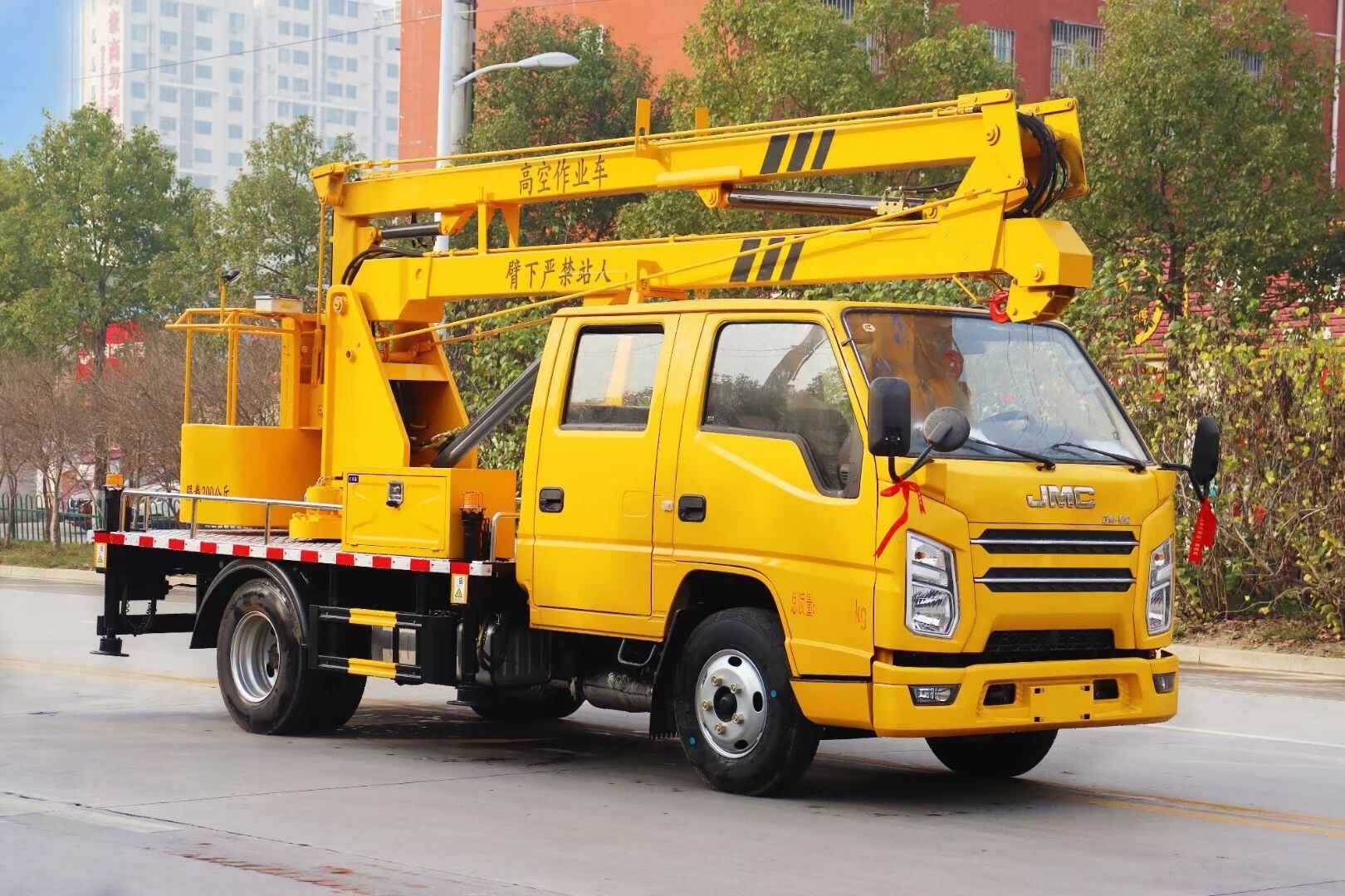 江鈴藍(lán)牌雙排13米高空作業(yè)車
