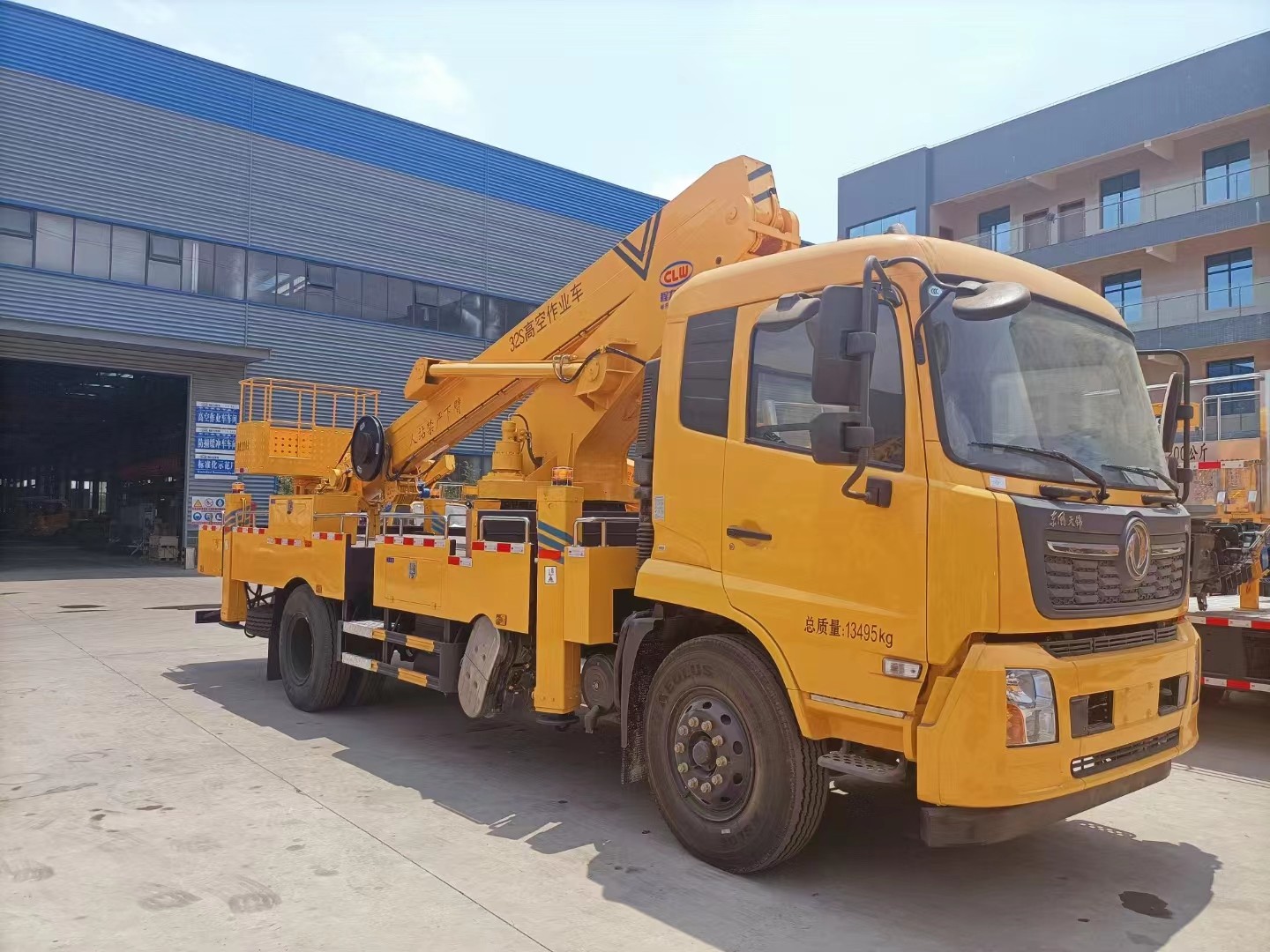 東風天錦30-45米直臂高空作業(yè)車