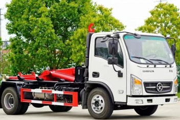 藍牌大運重載建筑垃圾轉運車