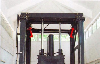 10立方垂直式壓縮垃圾站（三缸四柱式）