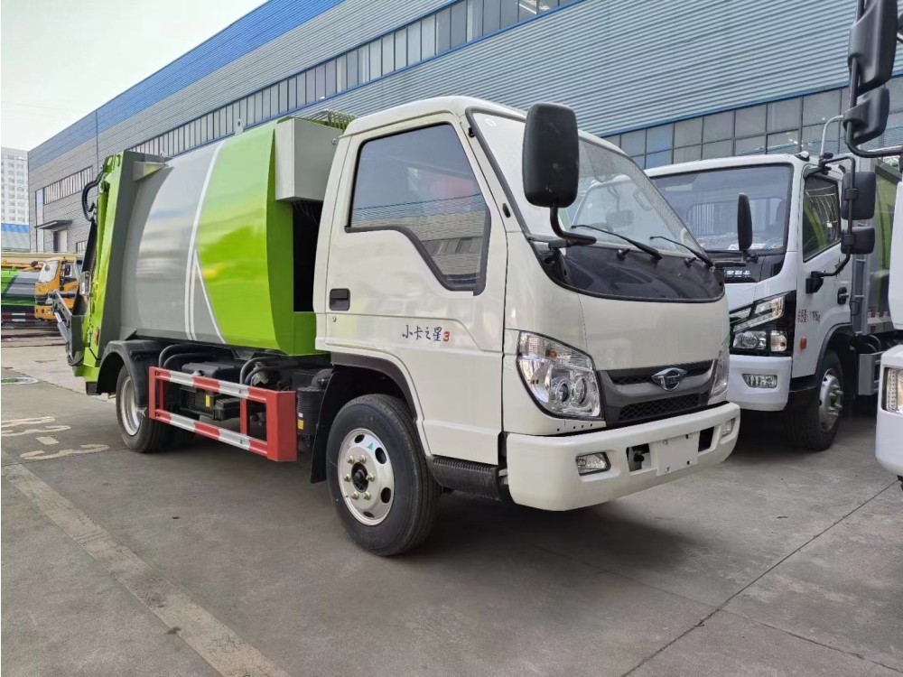 福田小卡5.5方藍(lán)牌壓縮垃圾車