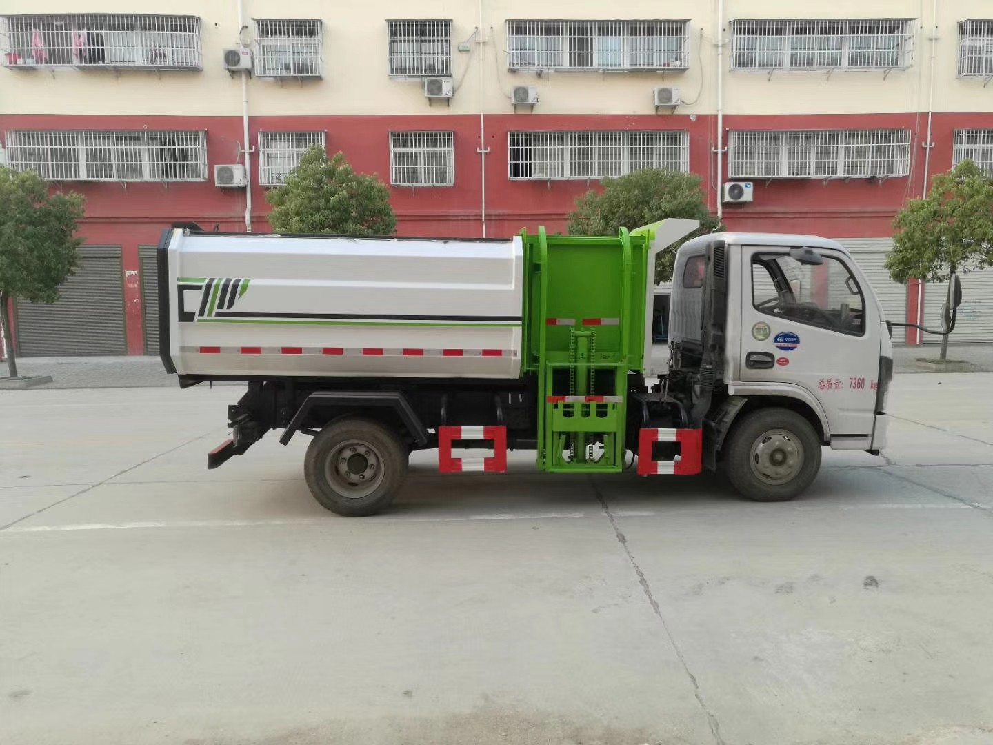 國六東風(fēng)5方掛桶垃圾車