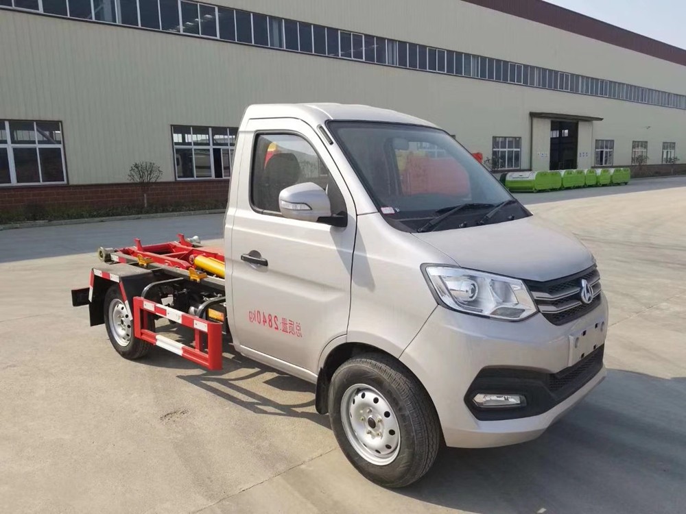 國(guó)六長(zhǎng)安3方車(chē)廂可卸式垃圾車(chē)