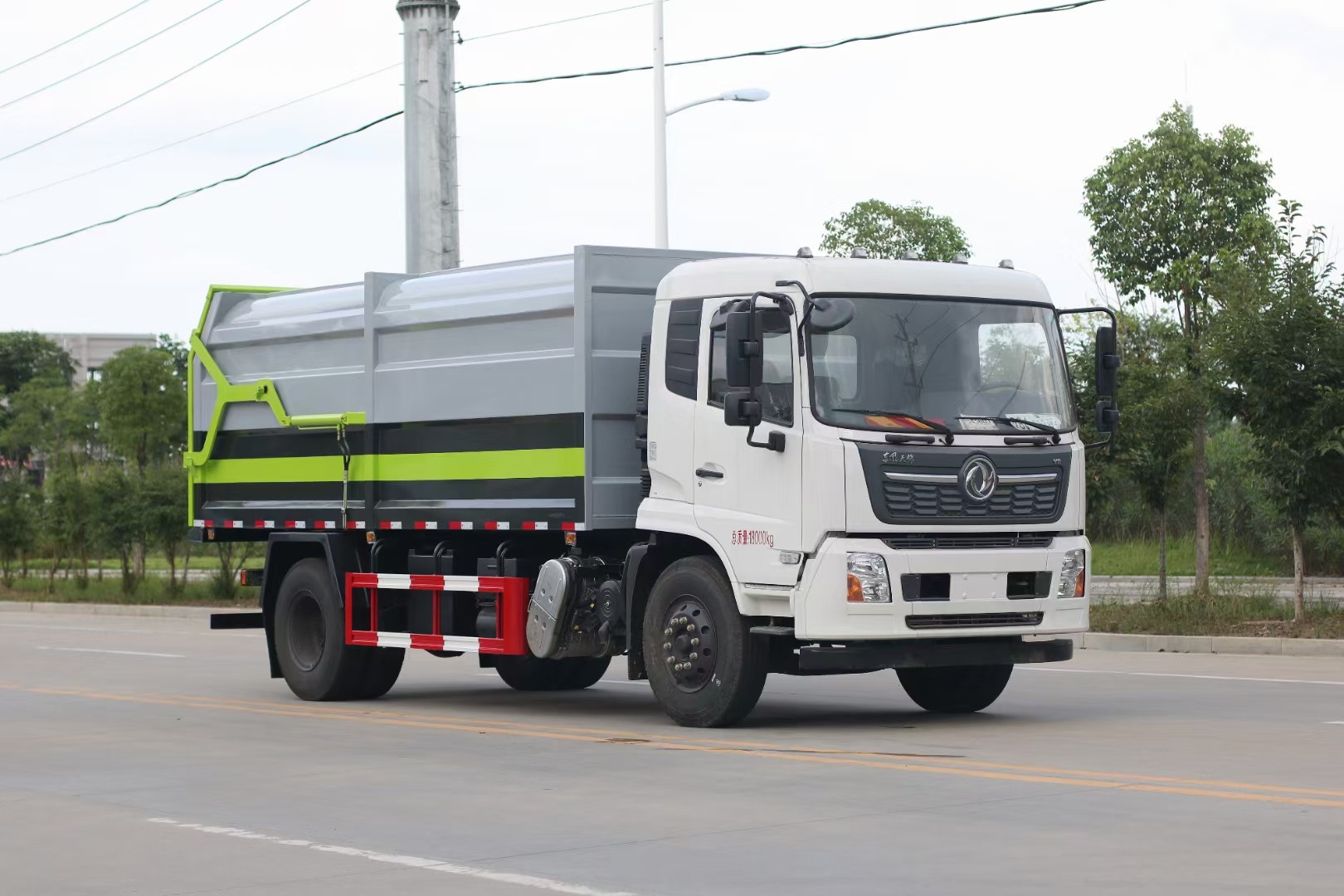 國(guó)六東風(fēng)天錦18方對(duì)接垃圾車