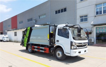 東風(fēng)多利卡國六8方壓縮式垃圾車