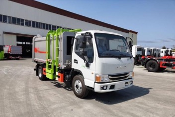 國(guó)六江淮藍(lán)牌小型側(cè)裝掛桶壓縮式垃圾車(chē)