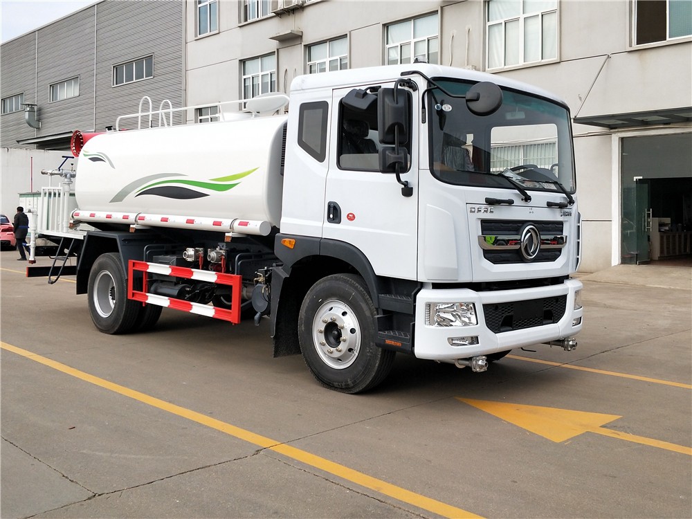 國(guó)六東風(fēng)10-12方綠化噴灑車