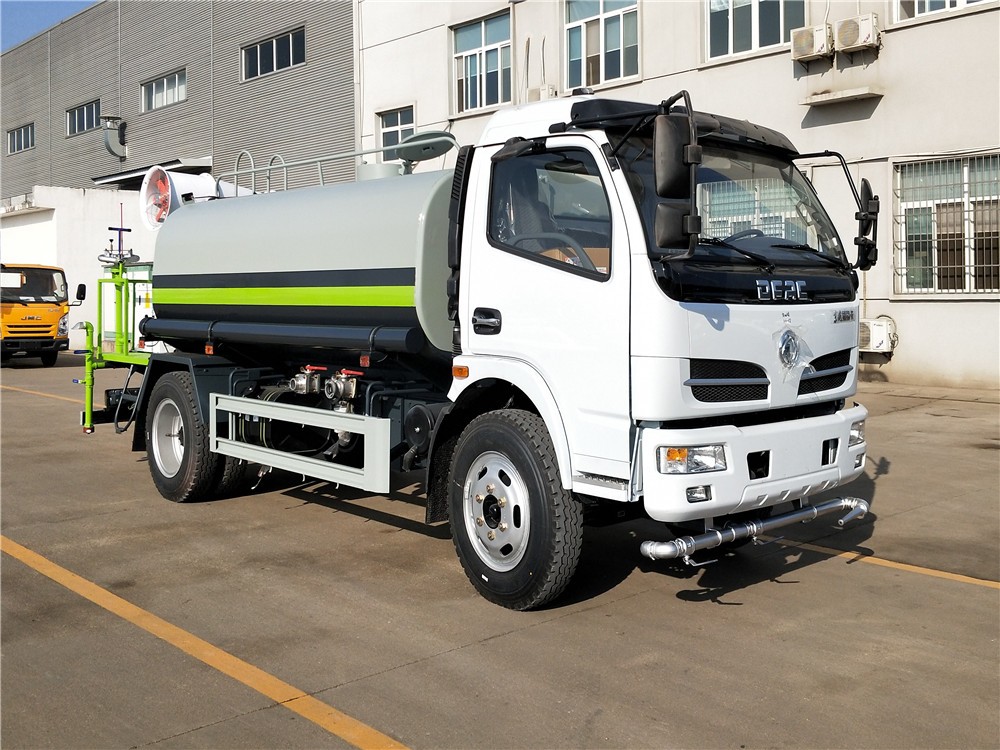 國(guó)六東風(fēng)8方綠化噴灑車(chē)